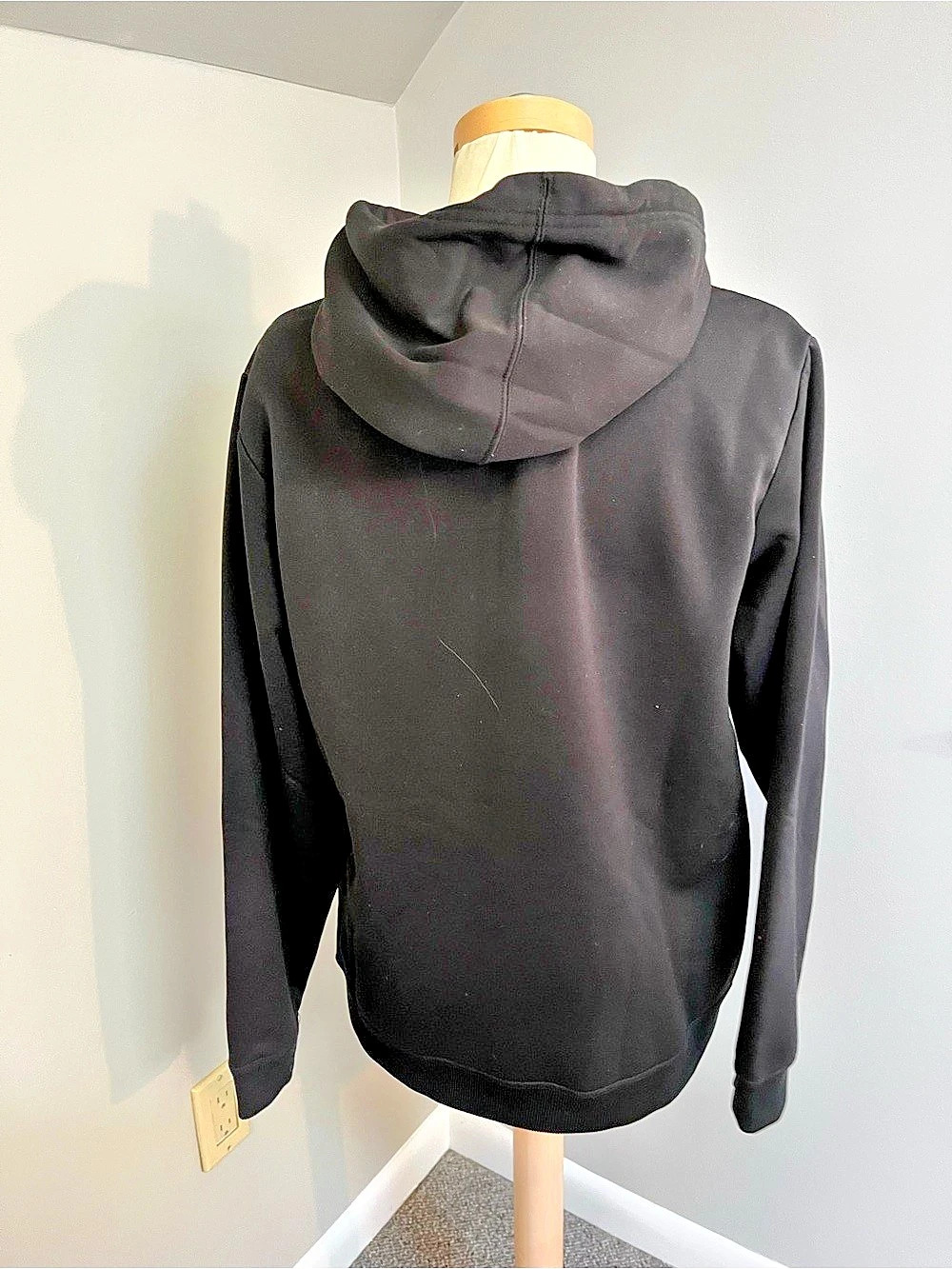 Under Armour Black Hoodie Like New - Picture 2 of 4